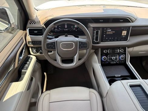 Used 2023 GMC Yukon XL Denali w/ Advanced Technology Package AWD/4WD image 18