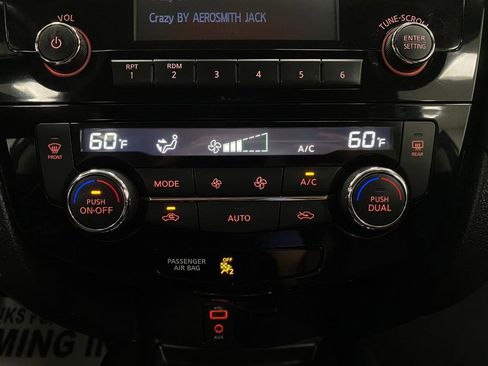 Used 2017 Nissan Rogue SV AWD/4WD image 24