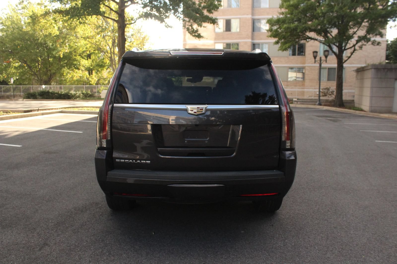 Used 2016 Cadillac Escalade Luxury AWD/4WD image 8