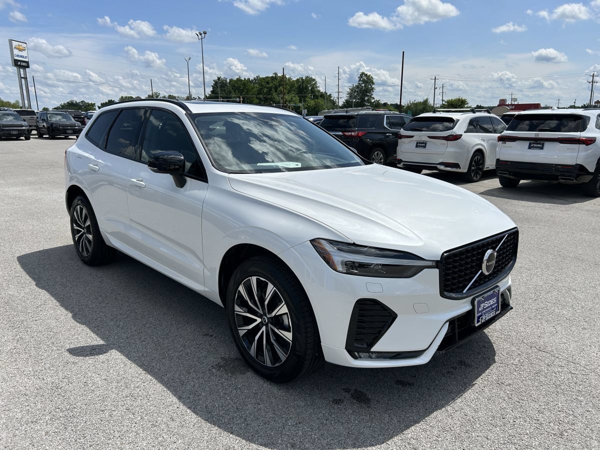 Used 2025 Volvo XC60 B5 Core w/ Protection Package Premier AWD/4WD image 2