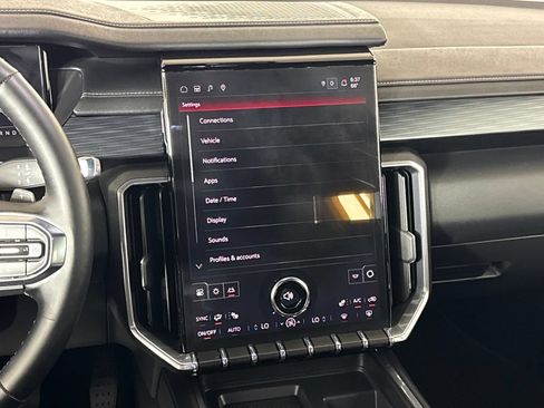 Certified 2025 GMC Acadia Elevation AWD/4WD image 15