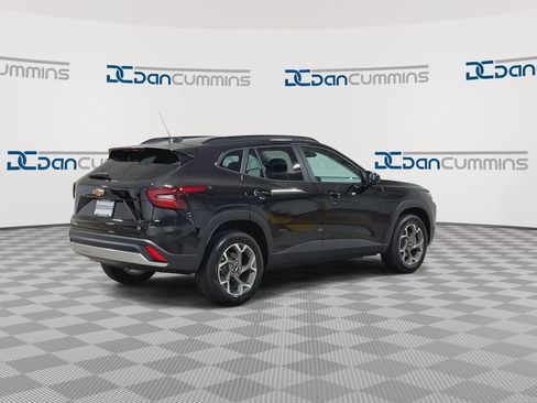 New 2026 Chevrolet Trax LT w/ LT Convenience Package FWD image 8