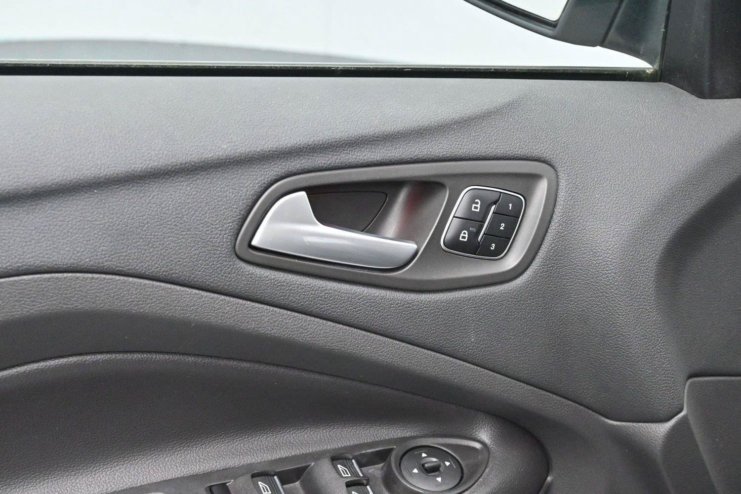 Used 2017 Ford Escape Titanium FWD image 13