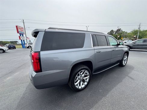 Used 2019 Chevrolet Suburban LT w/ Luxury Package image 6