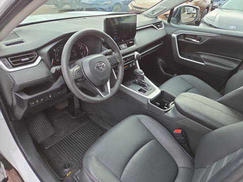 Used 2023 Toyota RAV4 XLE Premium image 15