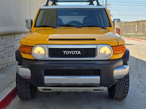 Used 2007 Toyota FJ Cruiser Sport Utility 2D image 9