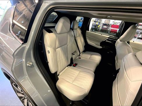 New 2026 Mitsubishi Outlander SEL FWD image 10