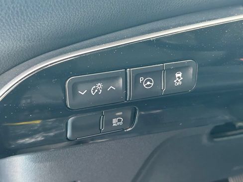 Used 2021 Toyota Prius XLE FWD image 24