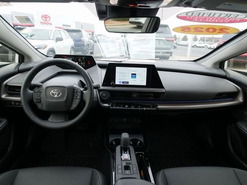 Used 2025 Toyota Prius XLE image 19
