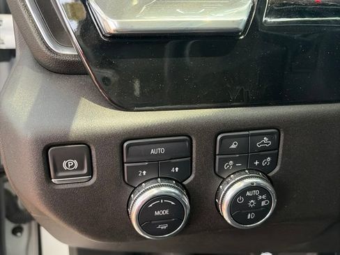 Used 2025 GMC Sierra 1500 SLT AWD/4WD image 19