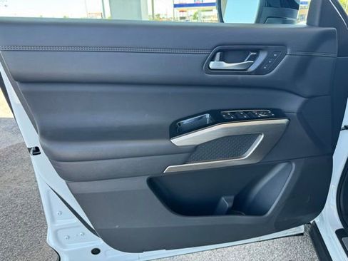 Used 2025 Nissan Pathfinder Platinum w/ Cargo Package AWD/4WD image 20