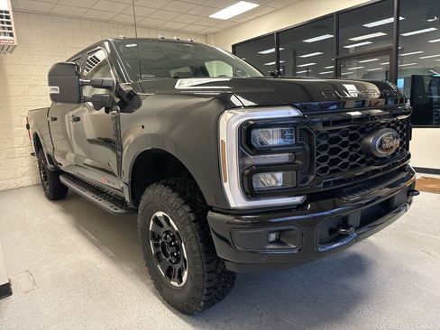 New 2026 Ford F350 Lariat w/ Tremor Off-Road Package AWD/4WD image 10