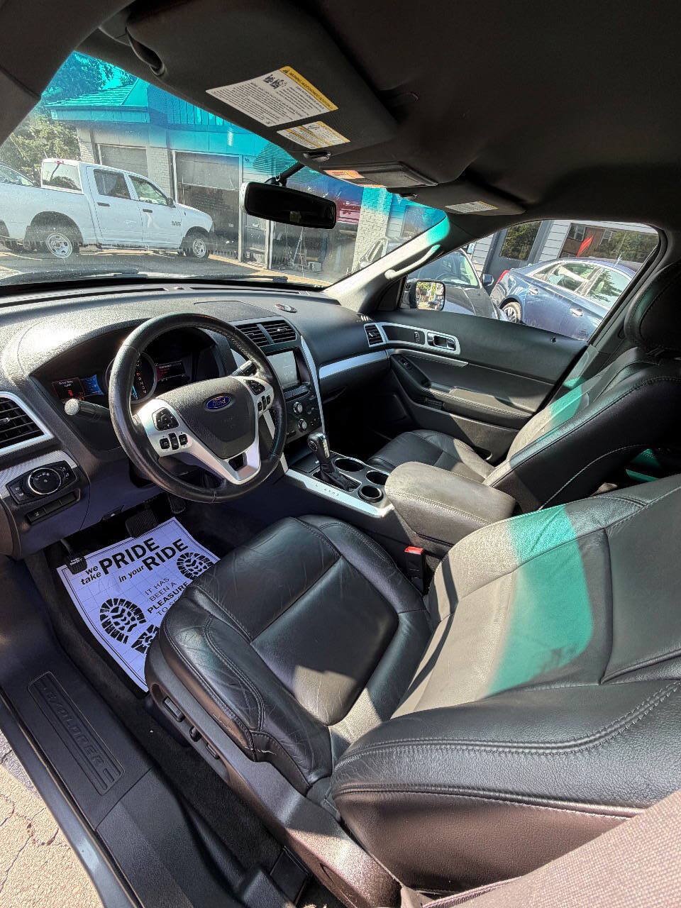 Used 2014 Ford Explorer XLT w/ Equipment Group 202A FWD image 19