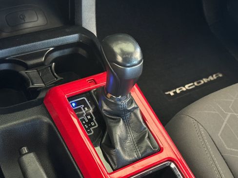 Used 2019 Toyota Tacoma TRD Sport AWD/4WD image 18