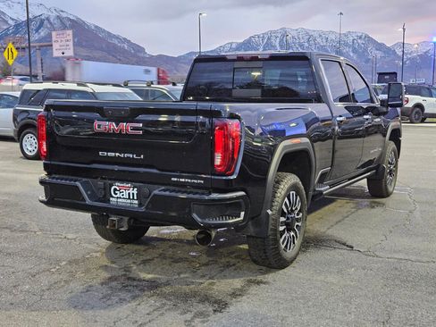Used 2022 GMC Sierra 2500 Denali w/ Denali Black Diamond Edition image 3