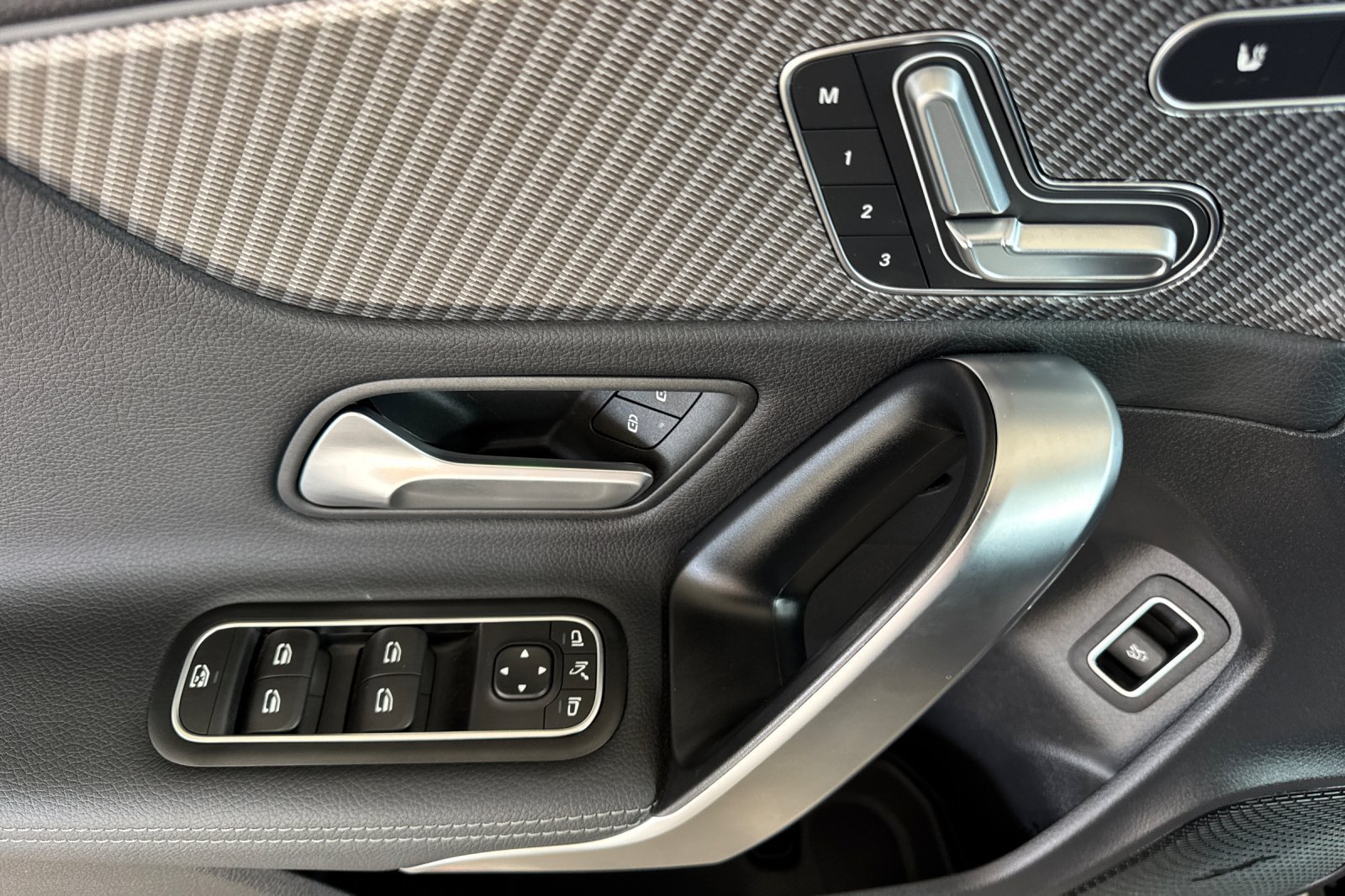 Certified 2024 Mercedes-Benz CLA 250 4MATIC image 11
