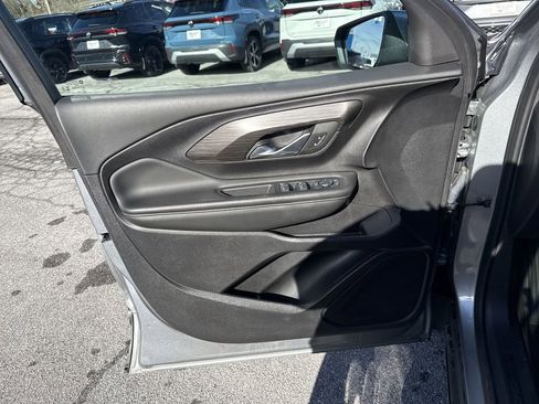 Used 2024 GMC Terrain SLE AWD/4WD image 19