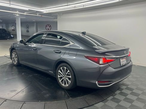 Used 2022 Lexus ES 300h FWD image 6