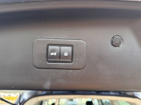 Used 2023 Nissan Armada SL image 20