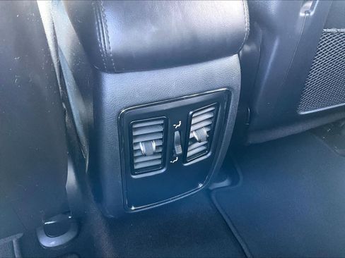 Used 2020 Jeep Grand Cherokee Laredo image 28