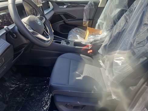 New 2026 Volkswagen Tiguan SE image 17