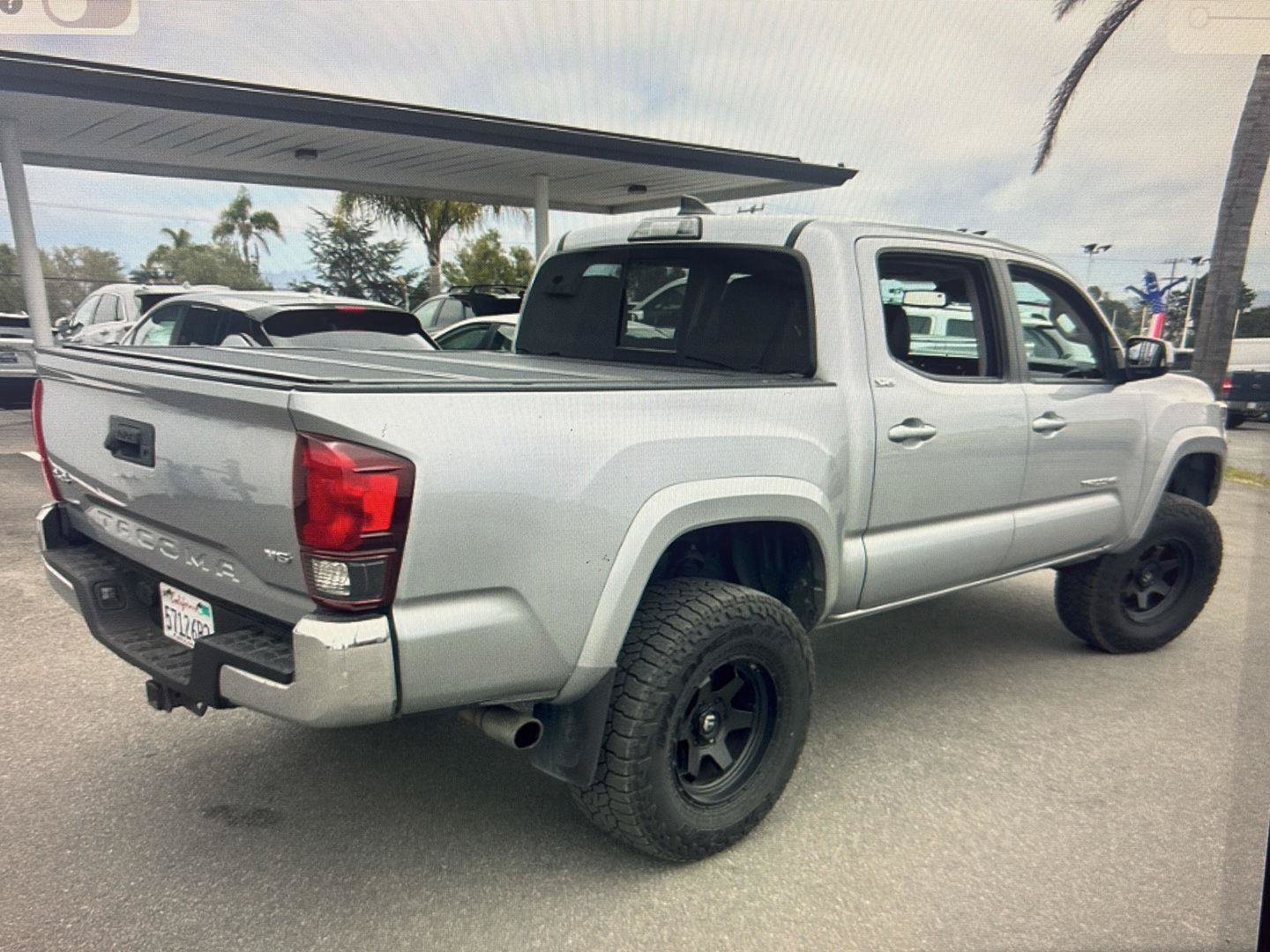 Used 2018 Toyota Tacoma SR5 AWD/4WD image 11