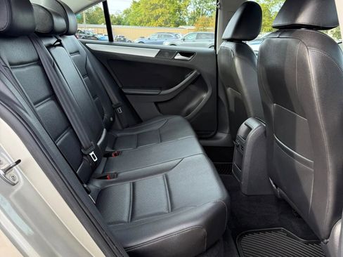 Used 2013 Volkswagen Jetta SE image 16