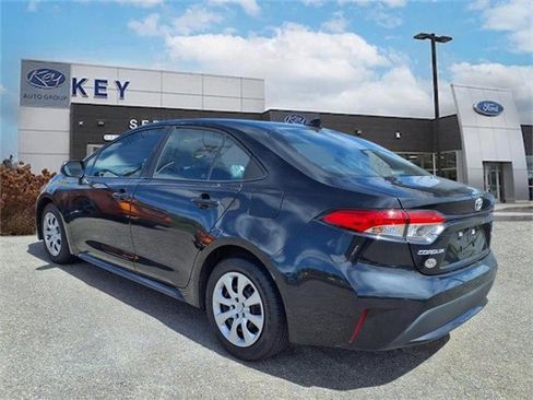 Used 2021 Toyota Corolla LE image 5