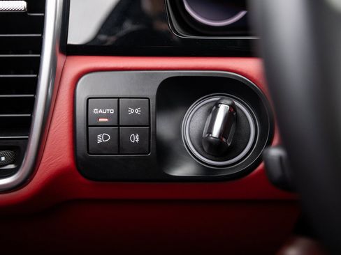 Used 2023 Porsche Cayenne image 17