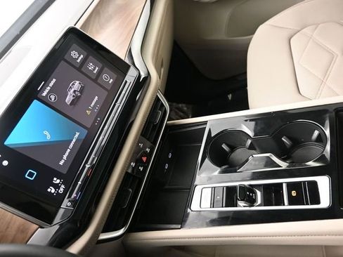 Used 2024 Volkswagen Atlas SE image 27