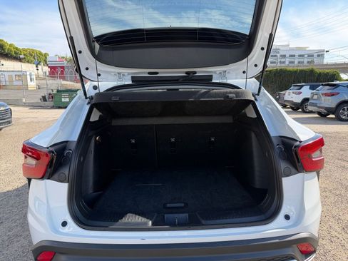 Used 2025 Chevrolet Trax LT image 29