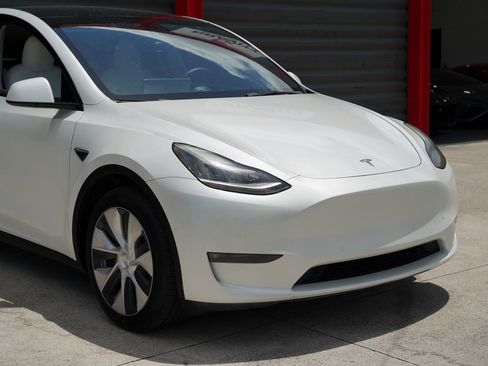 Used 2021 Tesla Model Y Long Range image 4