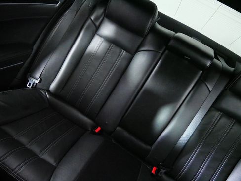 Used 2018 Chrysler 300 S AWD/4WD image 12