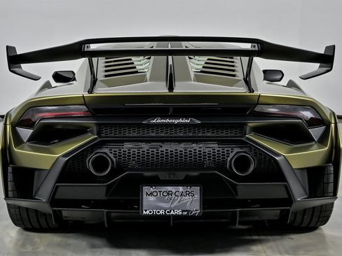 Used 2023 Lamborghini Huracan STO image 11