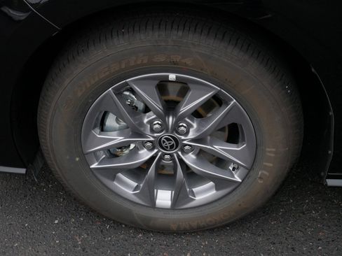 Used 2025 Toyota Sienna LE image 15