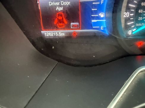 Used 2017 Ford Fusion SE w/ Fusion SE Technology Package image 15