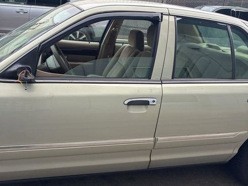 Used 2005 Mercury Grand Marquis GS image 8