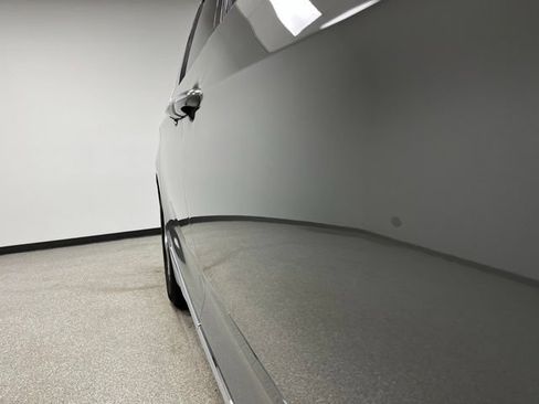 Used 2023 Chrysler Pacifica Limited FWD image 11