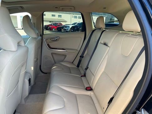 Used 2016 Volvo XC60 T6 w/ Climate Package image 12