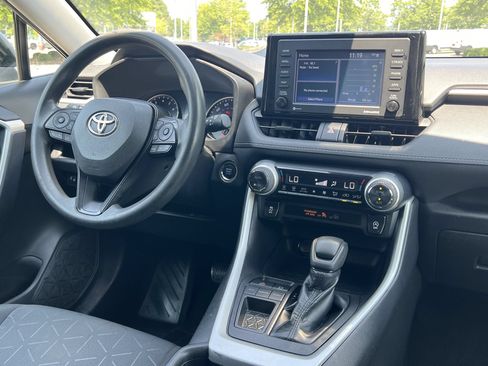 Used 2021 Toyota RAV4 XLE FWD image 3