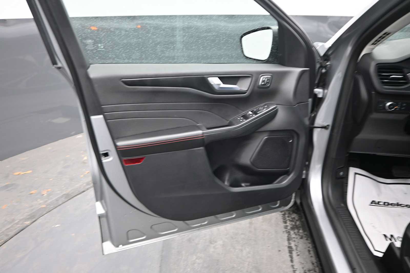 Used 2022 Ford Escape SEL w/ SEL Stealth AWD Package image 12