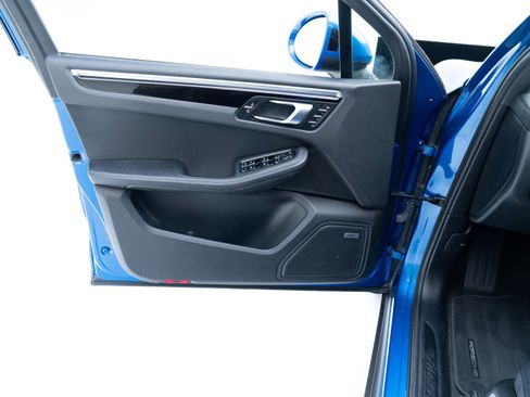 Certified 2021 Porsche Macan image 22