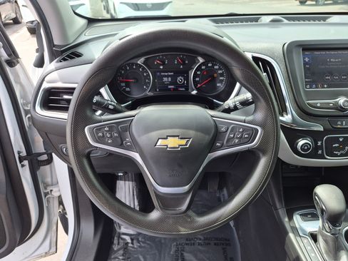 Used 2022 Chevrolet Equinox LS w/ LS Convenience Package AWD/4WD image 17
