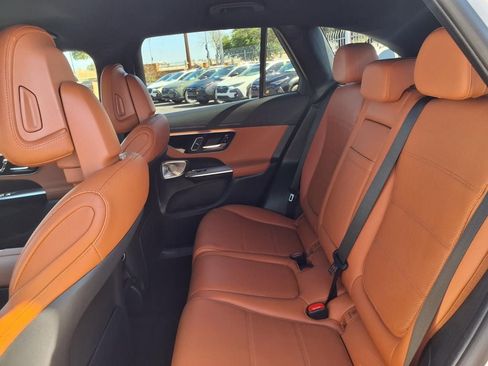 Used 2024 Mercedes-Benz GLC 300 4MATIC image 25