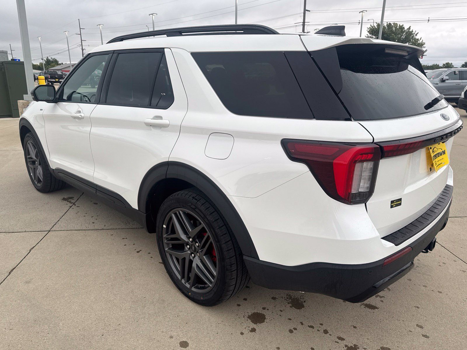 Used 2025 Ford Explorer ST-Line w/ ST-Line Street Pack AWD/4WD image 5