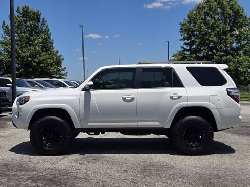 Used 2020 Toyota 4Runner SR5 RWD image 12