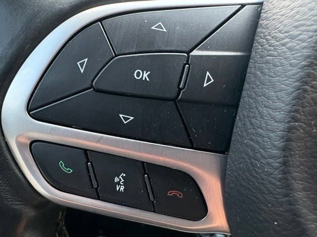 Used 2018 Chrysler 300 Limited AWD/4WD image 33