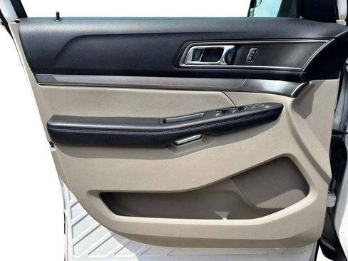 Used 2018 Ford Explorer XLT w/ Equipment Group 202A FWD image 17