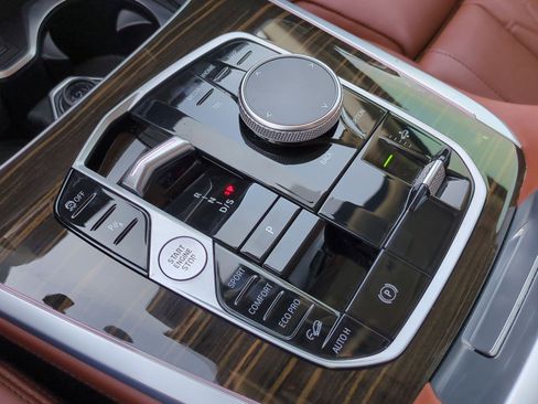 Used 2024 BMW X7 xDrive40i image 26