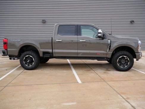 New 2026 Ford F250 Platinum w/ Platinum Plus Package AWD/4WD image 2